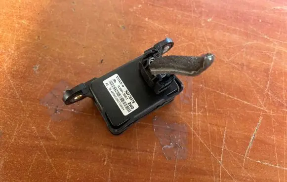 Volvo V70 ESP acceleration yaw rate sensor 30773378 10098005302