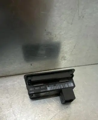 Tailgate opening switch