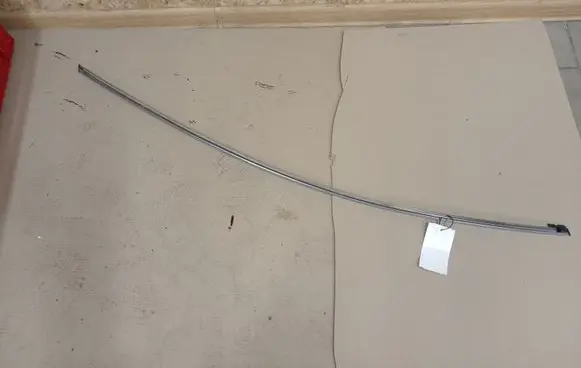 Toyota Avensis T270 Front door glass trim molding