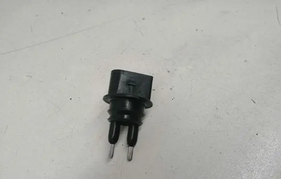Volkswagen PASSAT B6 Windshield washer fluid level sensor 1M0919376 7N0813378