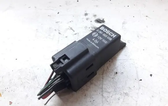 Skoda Octavia Mk2 (1Z) Glow plug pre-heat relay 0281003038