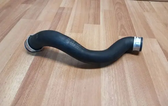 Mercedes-Benz C W204 Engine coolant pipe/hose A2045011582