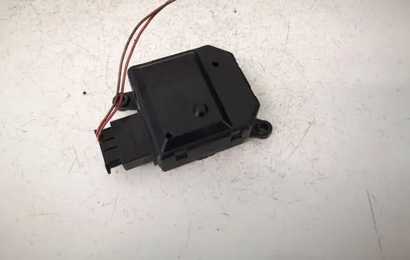 Citroen C4 I Air flap motor/actuator 309370600