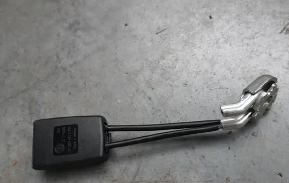 Volkswagen New Beetle Rear seatbelt buckle 1C0858493C 1C0858493