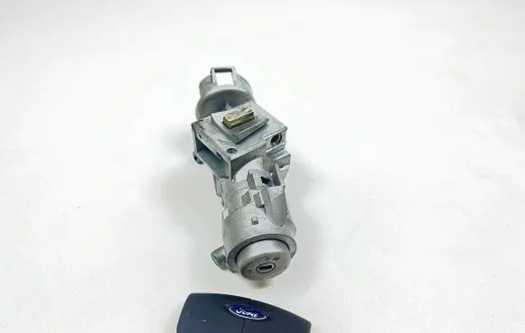 Ford C-MAX I Ignition lock 3M513F880AC