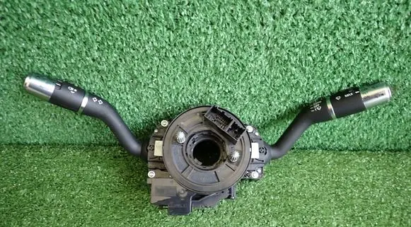 Jaguar F-Pace Indicator stalk M8B213N064DA
