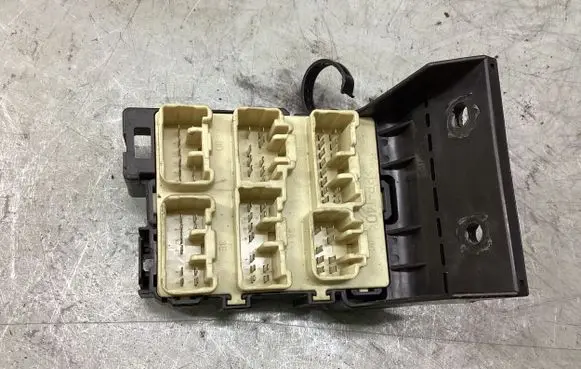 Toyota Avensis T250 Positive wiring loom 8273405030