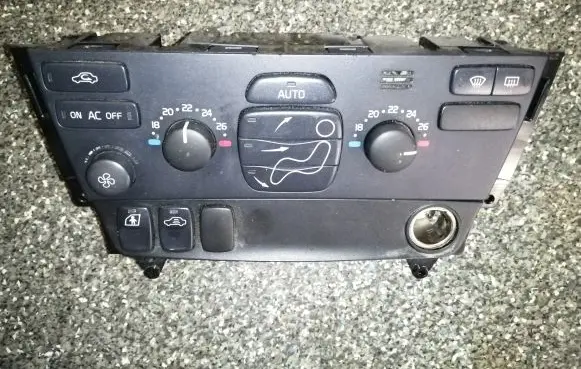 Volvo V70 Climate control unit 30746022