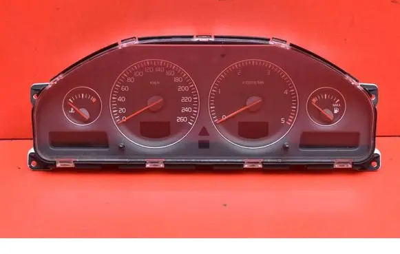 Volvo V70 Speedometer (instrument cluster) 30746102