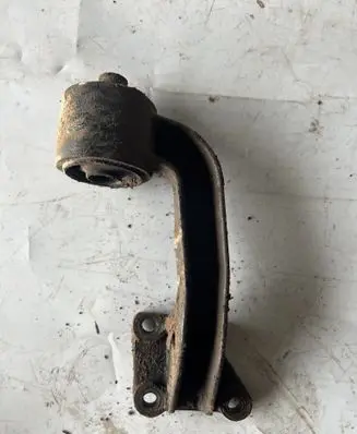 Suzuki Grand Vitara I Front differential bracket 2762156D00