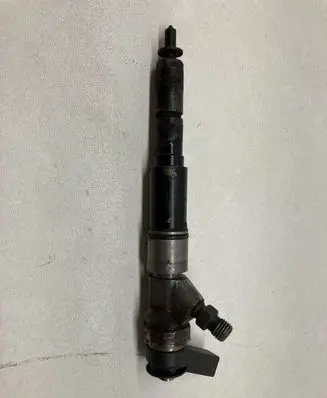 BMW 5 E60 E61 Fuel injector 7789661