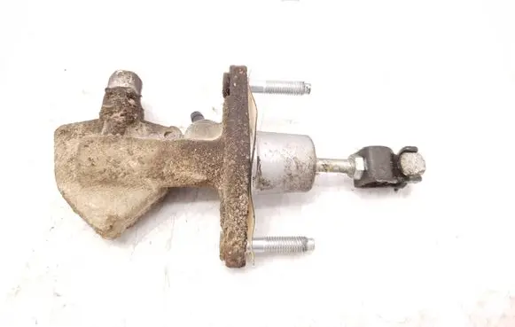 Honda FR-V Clutch master cylinder