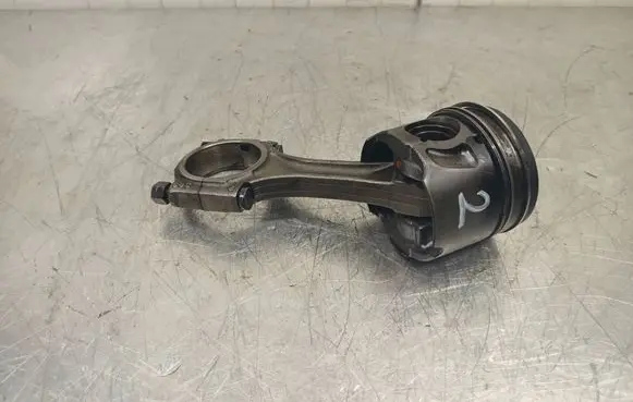Ford Galaxy Piston with connecting rod 9677840380