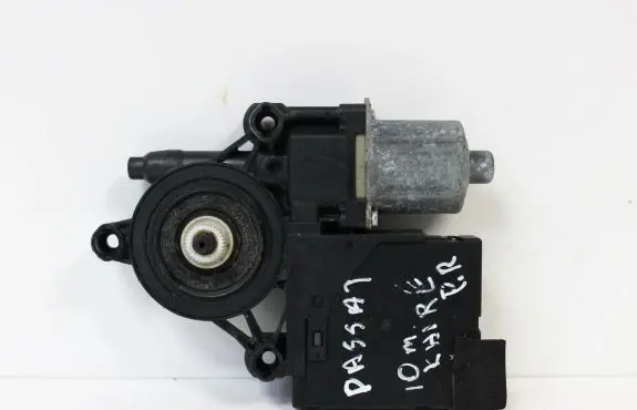 Volkswagen Jetta VI Front door window regulator motor 3C0959793