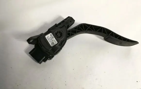Ford Fiesta Accelerator throttle pedal 8V219F836AB