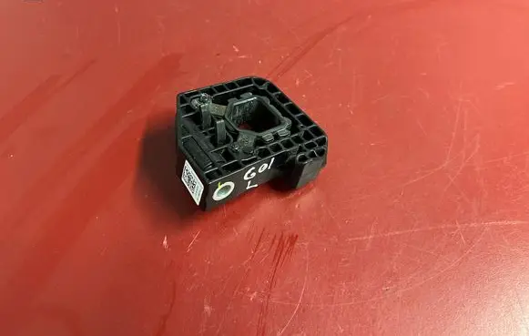 Radiator mount bracket