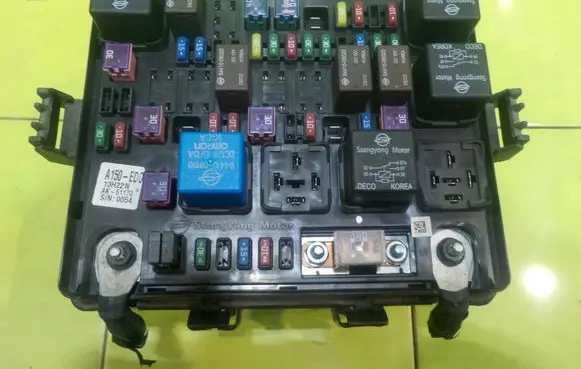 SsangYong Rodius Fuse box set 8235021140 BEZPIECZNIKOW