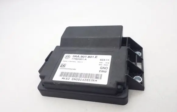Volkswagen Tiguan Hand brake control module 3AA907801E 17982901A