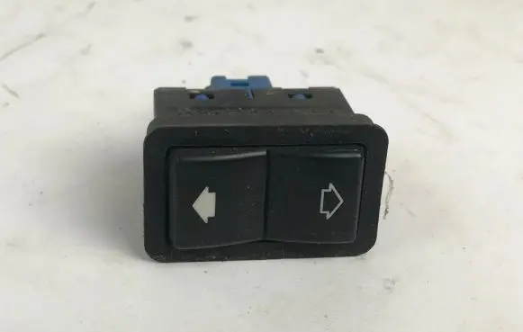 BMW 5 E39 Electric window control switch 8368932