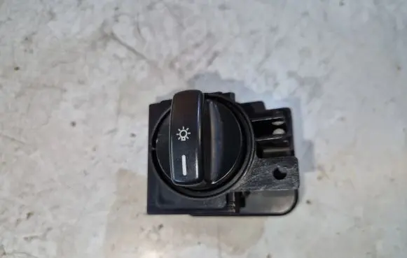 Mercedes-Benz B W245 Light switch A1695451004