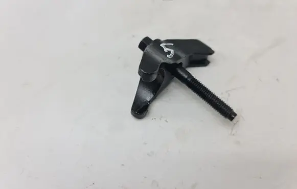 Land Rover Discovery Fuel Injector clamp holder ERR6064