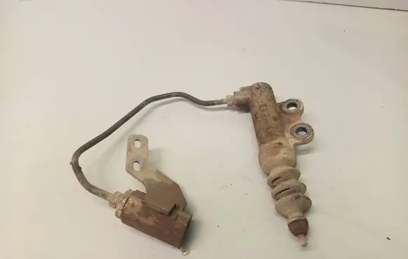 Isuzu D-Max Clutch slave cylinder 