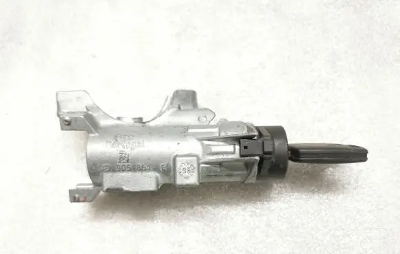 Audi A4 S4 B5 8D Ignition lock 4D0905851E 4DO905851E