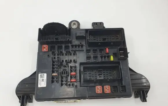 Opel Insignia A Fuse module 13277321