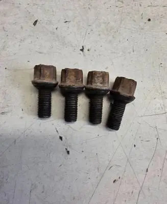 Volkswagen Polo III 6N 6N2 6NF Nuts/bolts 1234