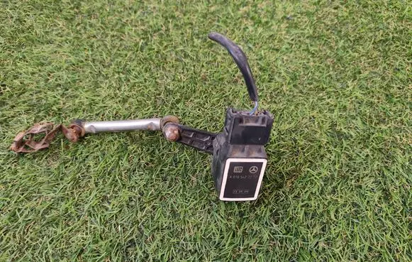 Mercedes-Benz E W212 Air suspension front height level sensor A0105427717 230909