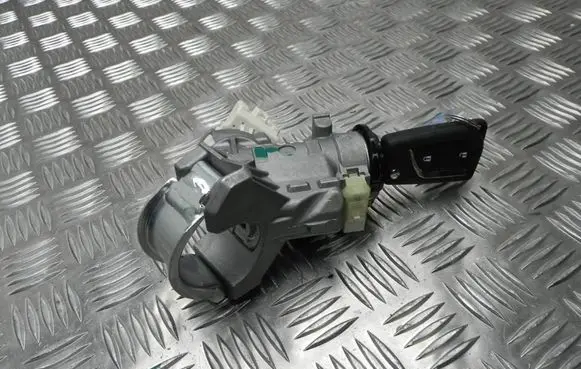 Toyota Yaris Ignition lock 450200D05