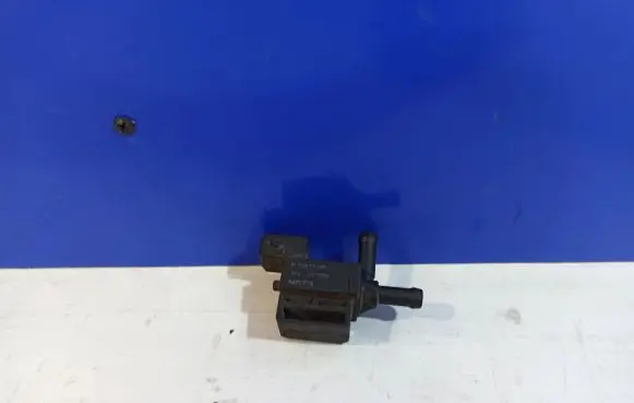 Volvo S60 Engine mount vacuum valve 9470775