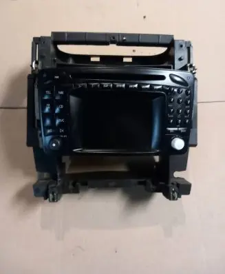 Radio/GPS head unit trim