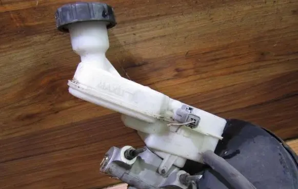 Nissan Micra Master brake cylinder