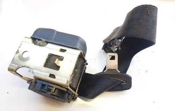 Rear seatbelt