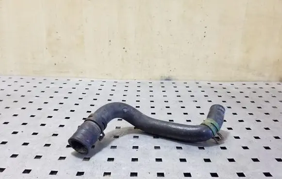 Volkswagen PASSAT B4 Engine coolant pipe/hose 037121063A