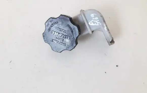 Brake fluid reservoir