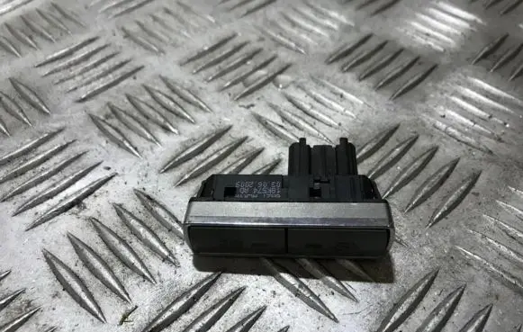 Ford Mondeo MK IV Windscreen/window heater switch 6m2t18k574ad 6m2t-18k574-ad