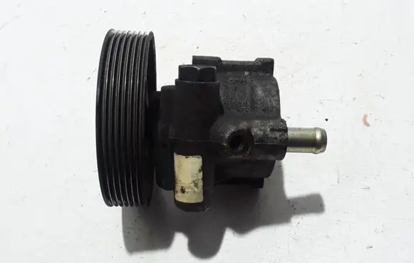 Renault Laguna II Power steering pump 8200709229