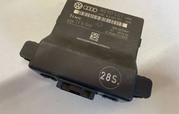 Volkswagen PASSAT B7 Other control units/modules 1K0907530F 1K0907951