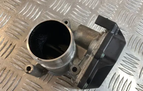 Volkswagen PASSAT B7 Throttle valve A2C83076400 A2C59514304 1502171741
