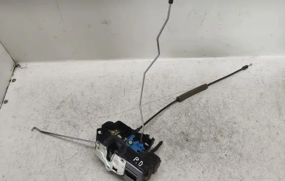 Opel Antara Front door lock