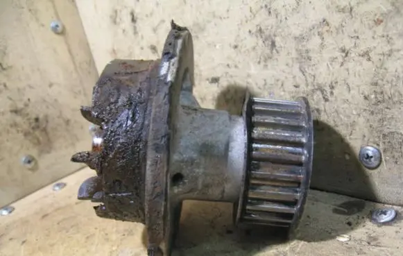 Opel Vectra B Water pump 040210866 16J74KW