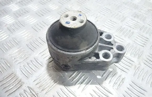 Mazda 2 Engine mount bracket
