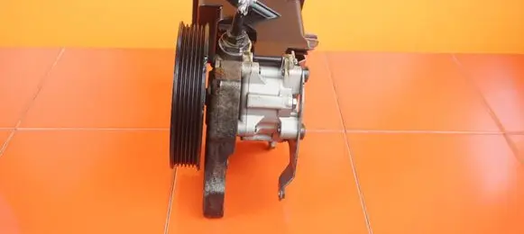 BMW X5 E53 Power steering pump 17MB51