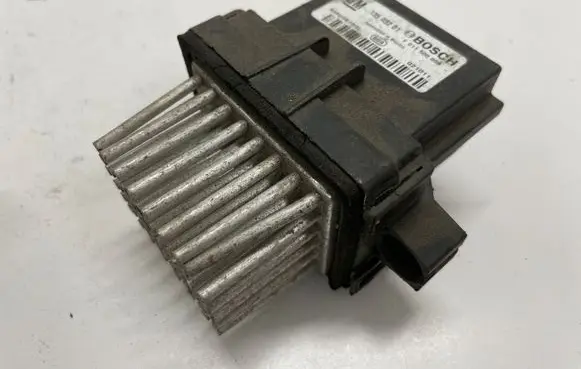 Opel Astra J Heater blower fan relay 13503201