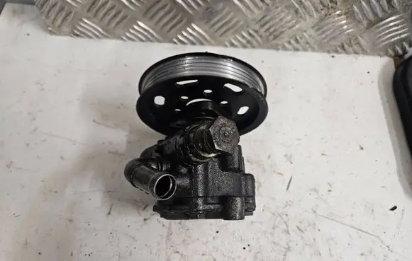 Volkswagen PASSAT B5.5 Power steering pump 8D0145177Q