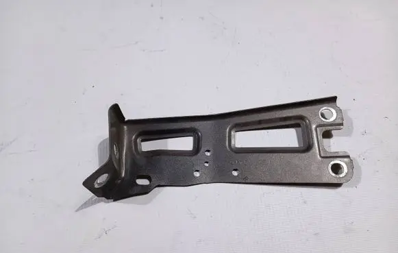 Fender mounting bracket