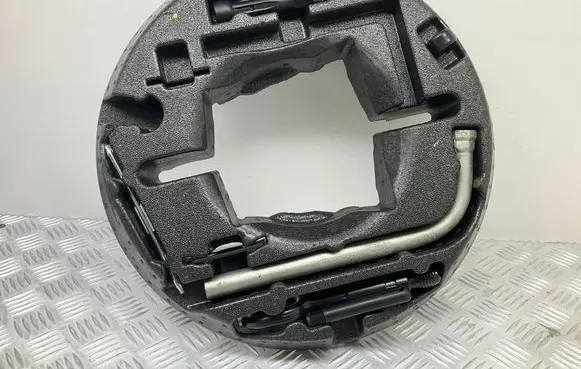 Audi A4 S4 B9 Tool set 8W0012109