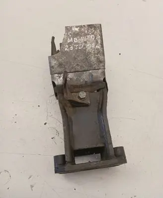 Mercedes-Benz Vito Viano W638 Engine mount bracket 6382411413